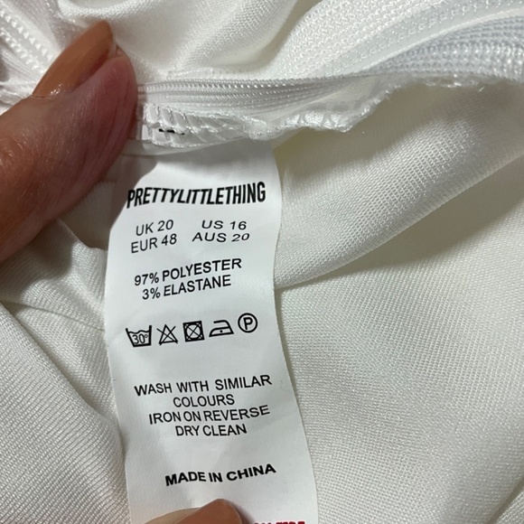 PRETTY LITTLE THING White Satin Wide Leg Flowy Pants Side Zip Close Us Sz 16 - Picture 9 of 10